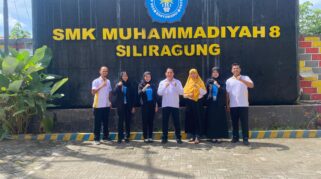 Peserta program industri mengajar di SMK Muhammadiyah 8 Siliragung