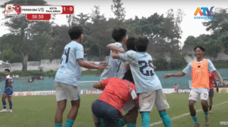 Pemain Persikoba Batu merayakan gol ke gawang PS Kota Pahlawan