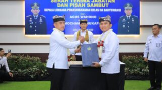 Serah terima jabatan Kepala Lapas Kelas IIA Banyuwangi dari Agus Wahono kepada Mochamad Mukaffi