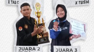 Foto Marvel dan Rindiana, atlet pencak silat SMK Muhammadiyah 8 Siliragung, memamerkan medali yang diraih.