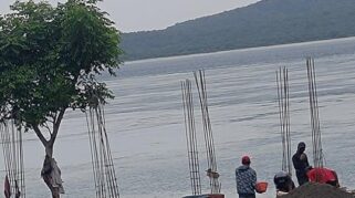 Pembangunan tambak di Dusun Selogiri Banyuwangi