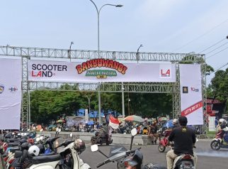 Suasana Banyuwangi Scooter Festival 2025 di Pantai Boom Marina