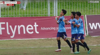Pemain Persema Malang merayakan gol di Stadion Diponegoro Banyuwangi