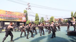 Tim Patroli Samapta Presisi Polresta Banyuwangi dalam simulasi patroli