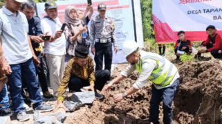 Jembatan gantung di Desa Tapanrejo, Muncar, Banyuwangi