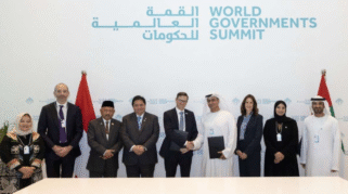 Delegasi UEA dan pejabat Banyuwangi menandatangani perjanjian pendanaan proyek sampah.