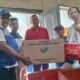 Petugas Pemkab Banyuwangi menyalurkan bantuan kepada warga terdampak bencana angin kencang.