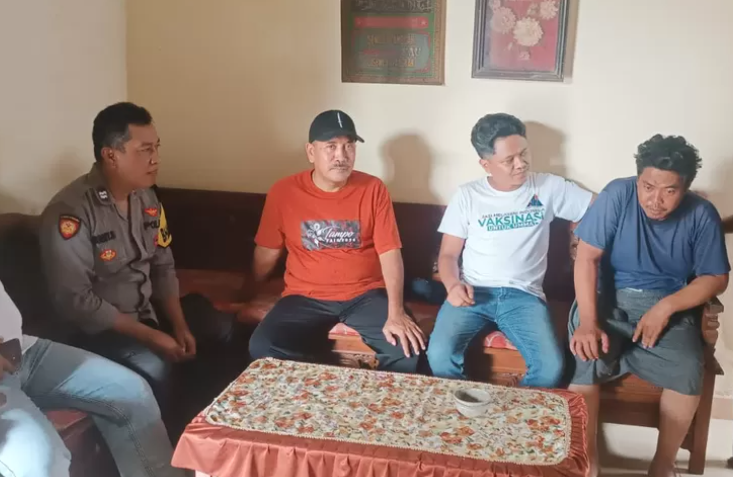 Peristiwa pengamanan pria depresi di tampo, banyuwangi diamankan polsek cluring.