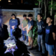Petugas patroli Polresta Banyuwangi memberikan imbauan kepada pemuda di Gor