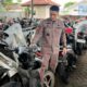 Petugas Kejari Banyuwangi memeriksa barang bukti berupa sepeda motor