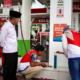 Petugas mengambil sampel BBM di SPBU 5468403, Desa Kedayun, Kecamatan Kabat, Banyuwangi.