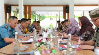 Kemacetan Parah di Ketapang, Bupati Banyuwangi Minta Kemenhub Tambah Armada Kapal Penyeberangan Rapat Koordinasi bersama Forum Koordinasi Pimpinan Daerah (Forkopimda) Banyuwangi