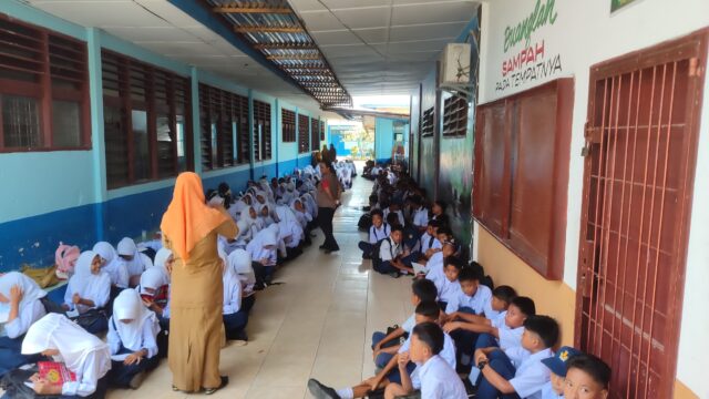 Guru dan Siswa SMPN 2 Galang Minta Kepastian Lokasi Sekolah