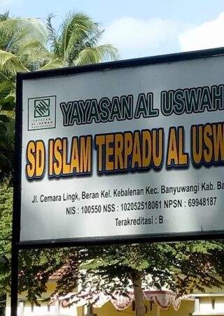 Foto papan nama sekolah SD Al Uswah 2 Banyuwangi
