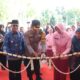 Kapolresta Banyuwangi Konbes Pol Rama Samtama Putra memotong pita sebagai tanda Peresmian SPPG Blimbingsari