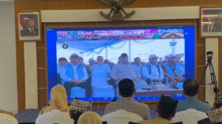 Bupati Banyuwangi Ipuk Fiestiandani mengikuti secara virtual prosesi peluncuran nasional 80.000 KDMP oleh Presiden Prabowo Subianto