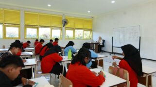 Aktivitas Sekolah Rakyat di Banyuwangi