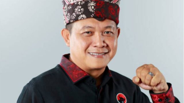 Sonny T Danaparamita Salurkan Ratusan Beasiswa PIP Aspirasi ke Pelajar