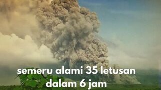 Aktivitas letusan Gunung Semeru yang tertutup kabut dari wilayah Lumajang.