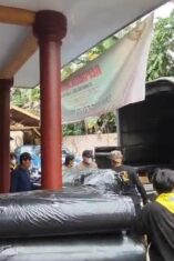 Polda Jatim Salurkan Bantuan untuk Korban Erupsi Semeru Polda Jatim menyalurkan bantuan logistik bagi korban erupsi Gunung Semeru