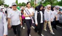 Parade hidup sehat HKN ke-61 Banyuwangi bersama Bupati Ipuk dan Puteri Indonesia.