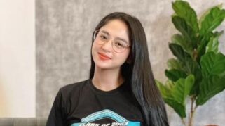 Dewi Perssik Tempuh Jalur Hukum Soal Hoaks Irish Bella Dewi Perssik didampingi kuasa hukum menyiapkan laporan polisi terkait hoaks Irish Bella