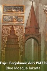 Interior dan mimbar Masjid Jami Al Fajri bergaya arsitektur Ottoman