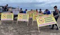 Polisi pasang spanduk larangan berenang di Pantai Pangandaran