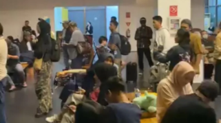 Penumpang Penerbangan Pesawat Super Air Jet Banyuwangi ke Jakarta