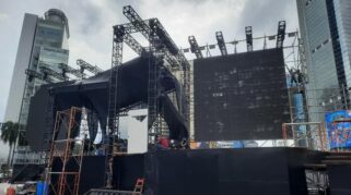 Keramaian malam Tahun Baru di Bundaran HI Jakarta