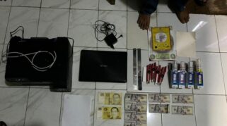 Barang bukti uang palsu dolar AS dan SGD