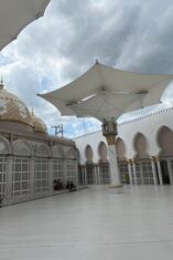 Masjid Ar Rahman Blitar dengan arsitektur mirip Masjid Nabawi