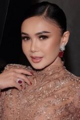 Yuni Shara bantah rumor selingkuh Irwan Mussry