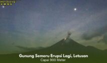 Erupsi Gunung Semeru dengan kolom abu setinggi 900 meter