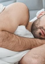 Ilustrasi tidur cukup dan olahraga untuk kesehatan tubuh