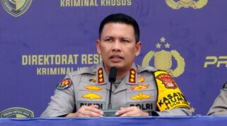 Inara Rusli saat berada di Polda Metro Jaya terkait pencabutan laporan penipuan