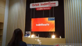 Petugas Telkomsel menangani gangguan layanan data dan IndiHome