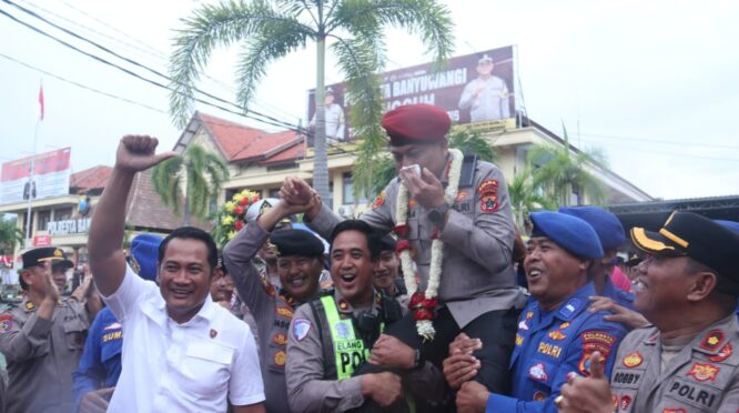Suasana haru farewell Kapolresta Banyuwangi Kombes Rama