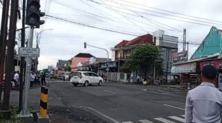 Traffic Light baru di Simpang 4 Desa Gladag, Kecamatan Rogojampi resmi aktif.