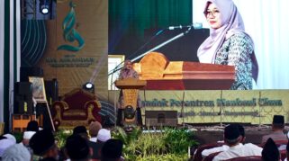 Bupati Ipuk hadiri haul KH Iskandar