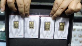 Harga emas Antam hari ini turun