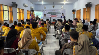 Pembina Yayasan Puspa Dunia, Dr. H. Teguh Sumarno, MM., yang menaungi perguruan tinggi tersebut menyampaikan bahwa perubahan status STIB menjadi universitas didasarkan pada Surat Keputusan (SK) dari pihak terkait yang terbit pada Desember 2025.