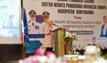 Bupati Banyuwangi, Ipuk Fiestiandani saat menyampaikan sambuatan dalam pelantikan dan pengukuhan Dewan Pengurus Cabang (DPC) IWAPI Kabupaten Banyuwangi periode 2026–2031
