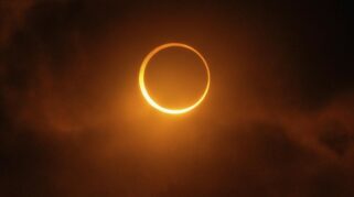 Ilustrasi Gerhana Matahari Cincin 17 Februari 2026