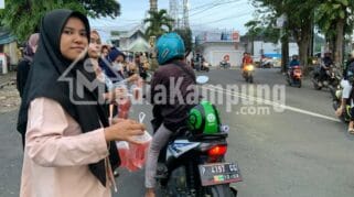Eratkan Ukhuwah Di Bulan Suci Ramadan, KSR PMI Unit Universitas Dr. Soebandi Gelar Bhakti Sosial