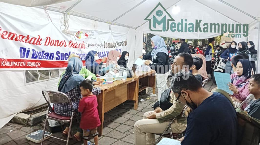 Bantu Stok Darah, PMR SMAN 1 Jember Bersama UDD PMI Gelar Donor Darah