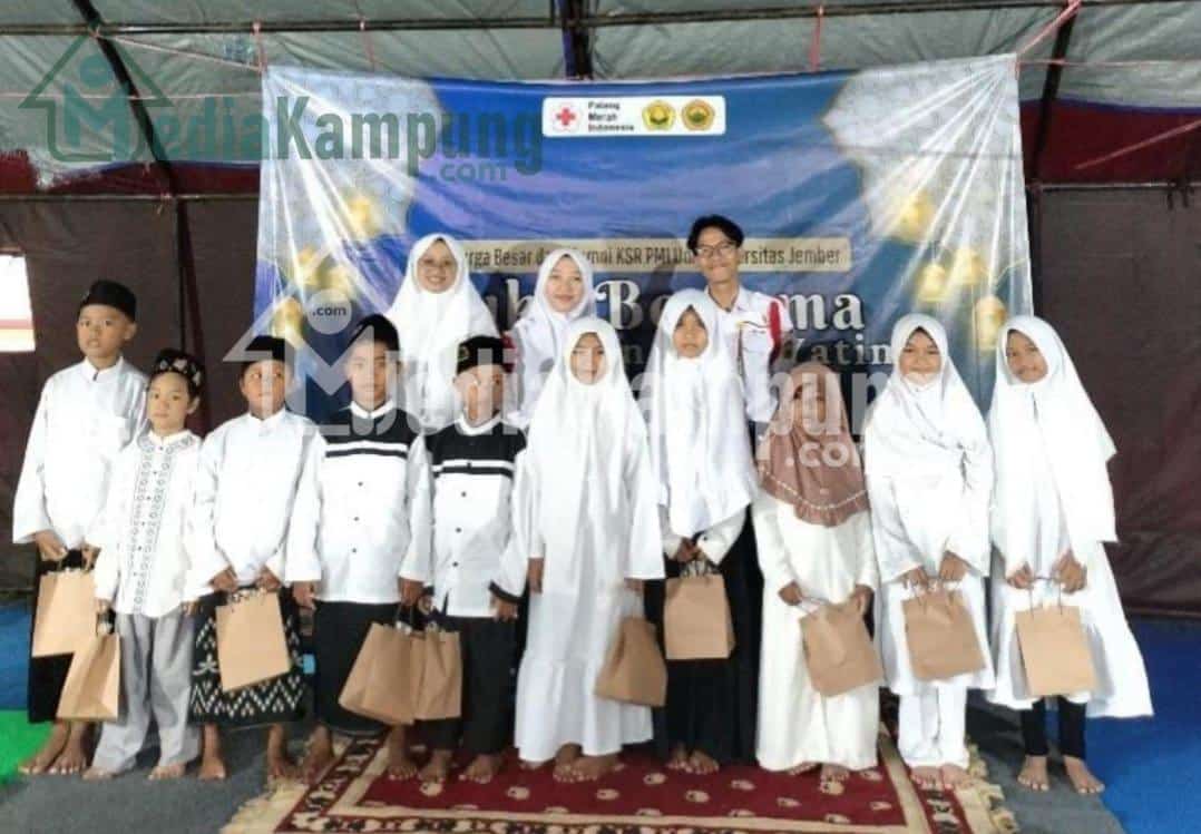 KSR PMI Unit Universitas Jember Santuni Belasan Anak Yatim Piatu