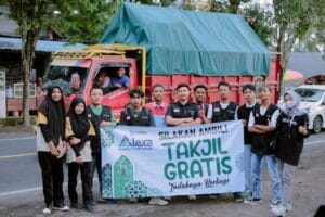 INETmedia Banyuwangi Berbagi Takjil