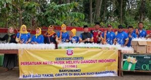 Polresta Banyuwangi Bersama DPC.PAMMI Berbagi Kebahagiaan Dengan Membagikan Takjil