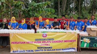 Polresta Banyuwangi Bersama DPC.PAMMI Berbagi Kebahagiaan Dengan Membagikan Takjil